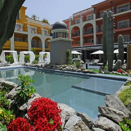 莫甘海滩热忱度假酒店