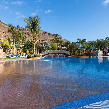 莫甘海滩热忱度假酒店